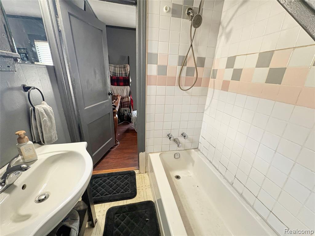 211 N Saginaw Street N, Holly, MI 48442 — Photo 8