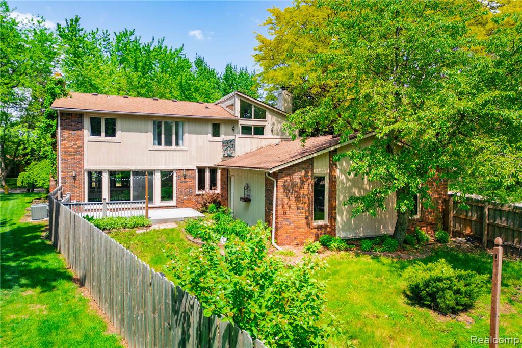 8027 Berkshire Drive, Grosse Ile, MI 48138 — Photo 41