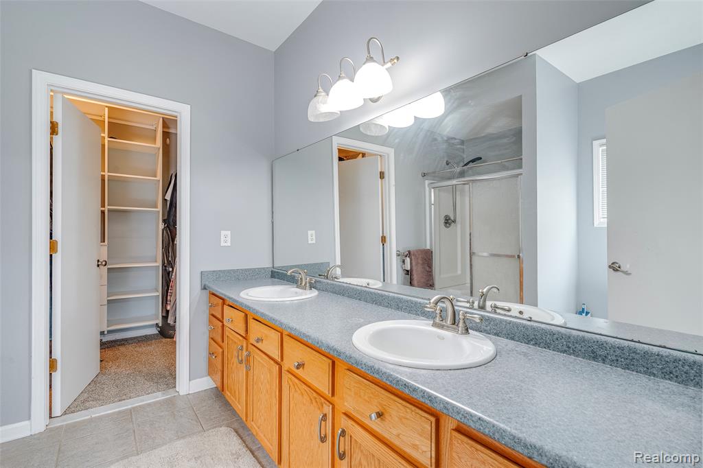 461 Alexander Drive, Commerce Twp, MI 48390 — Photo 9