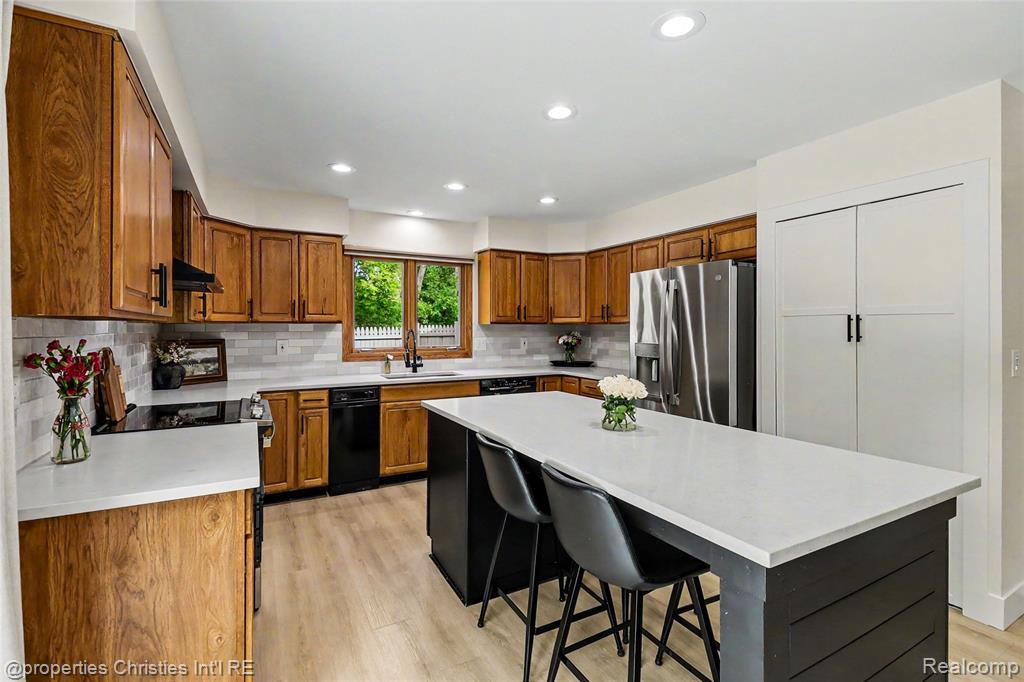 252 Granada Drive, White Lake, MI — Photo 11