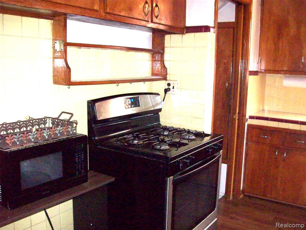 7653 Pinehurst Street, Dearborn, MI 48126 — Photo 10
