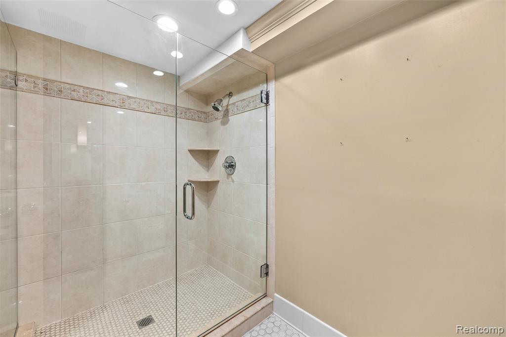 194 Charlevoix Avenue, Grosse Pointe Farms, MI 48236 — Photo 42