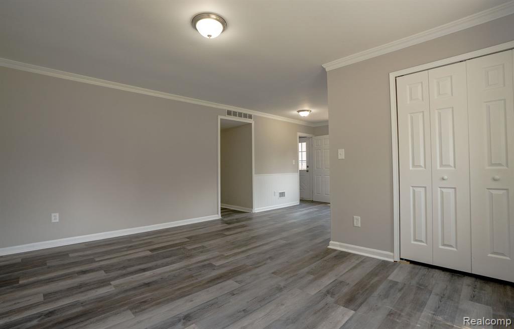 39588 Chart Street, Harrison Township, MI — Photo 4