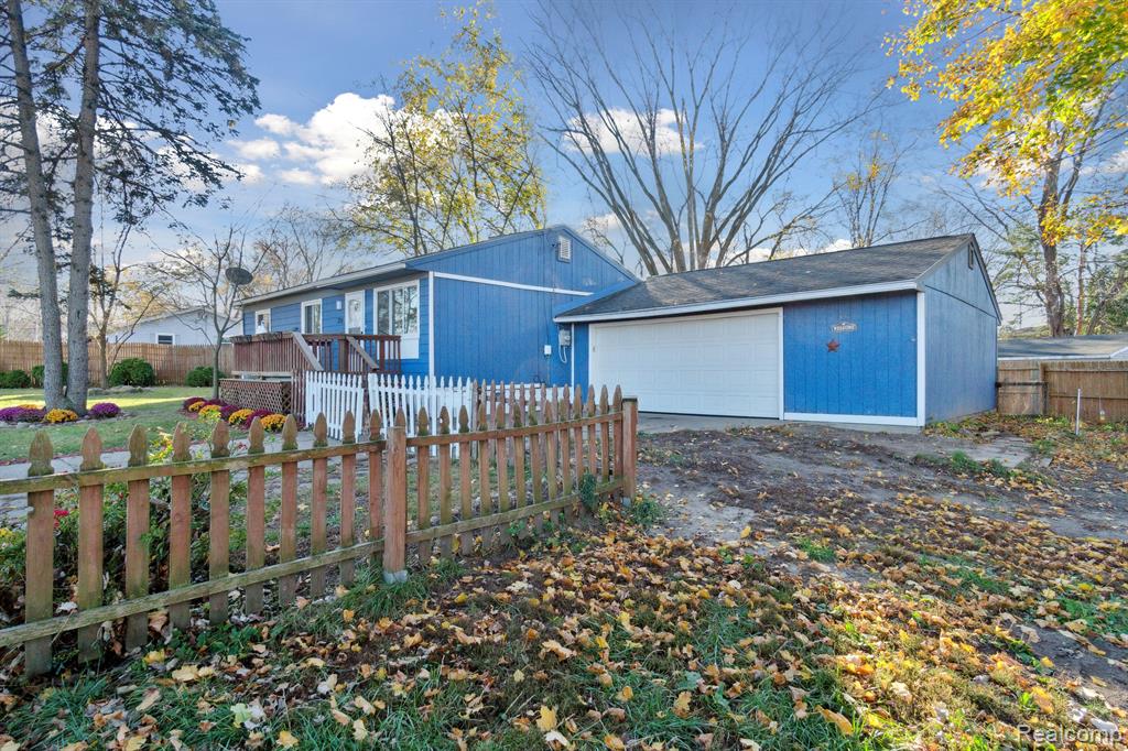 324 EAST Street, Holly, MI 48442 — Photo 6