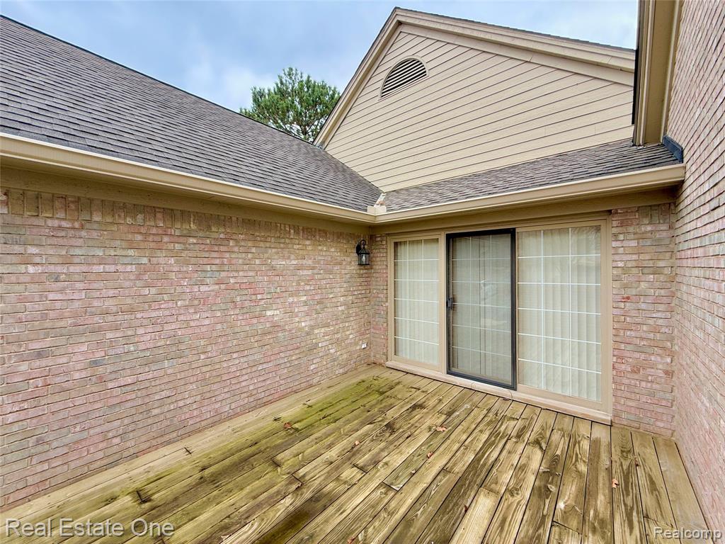 42827 Matthew Drive, Sterling Heights, MI 48313 — Photo 41