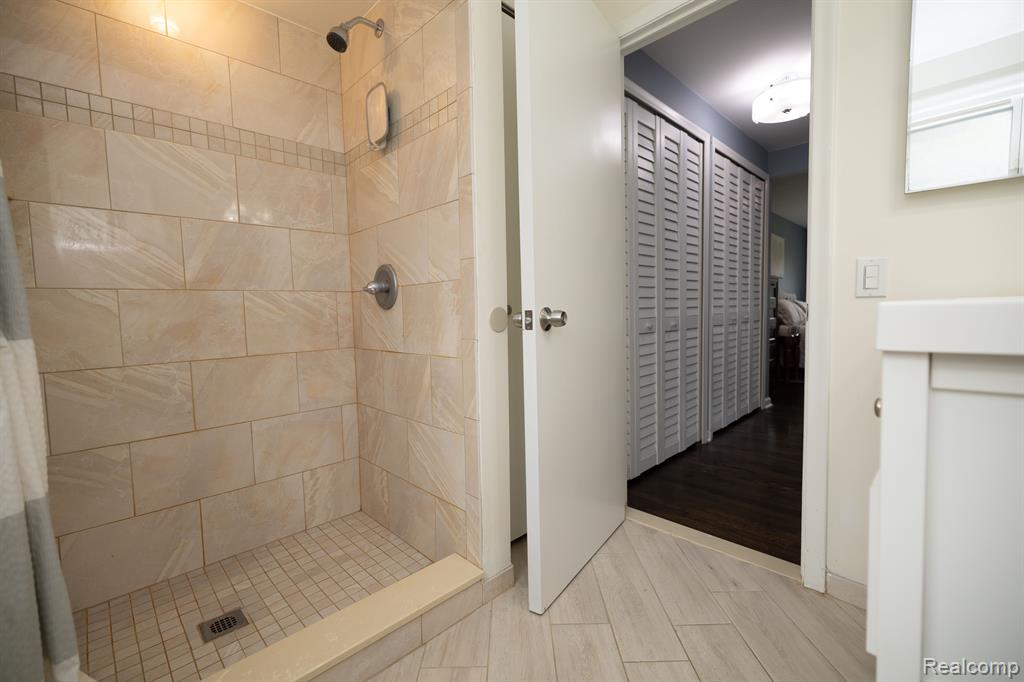 6825 ALDERLEY Way, West Bloomfield, MI — Photo 32