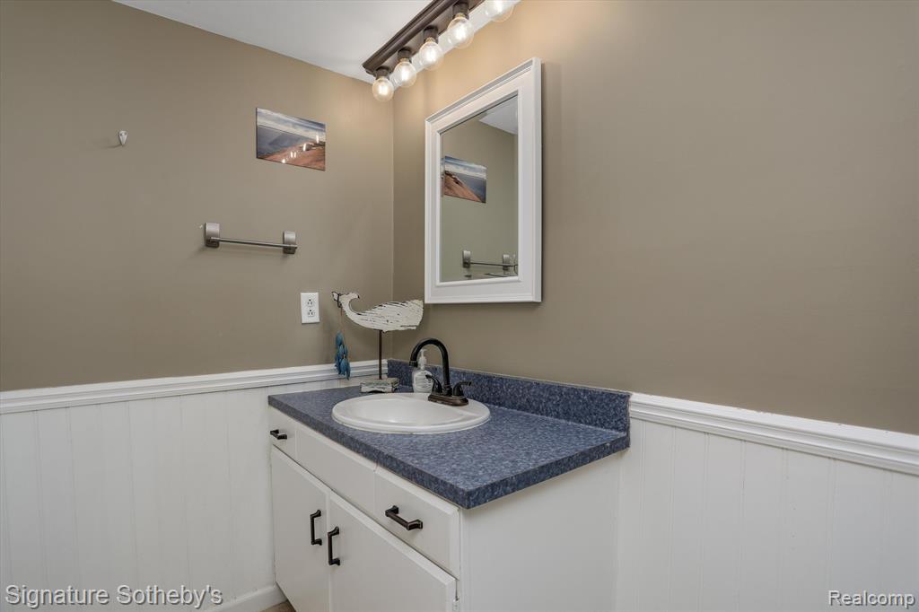 4250 CRESTLINE Drive, Ann Arbor, MI 48103 — Photo 8