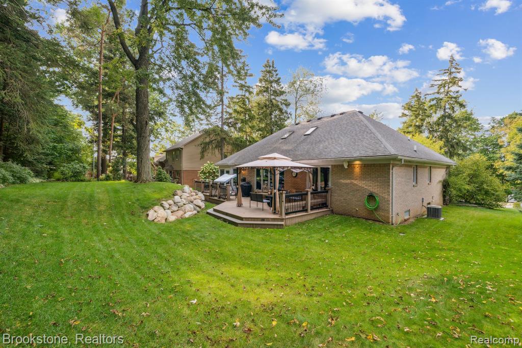 576 BLOOMER RIDGE Drive, Rochester, MI 48307 — Photo 39