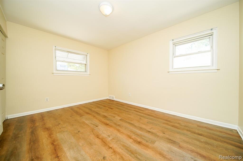 4620 DUDLEY Street, Dearborn Heights, MI 48125 — Photo 27