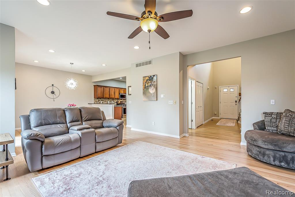 1010 Paddock Drive, South Lyon, MI 48178 — Photo 5
