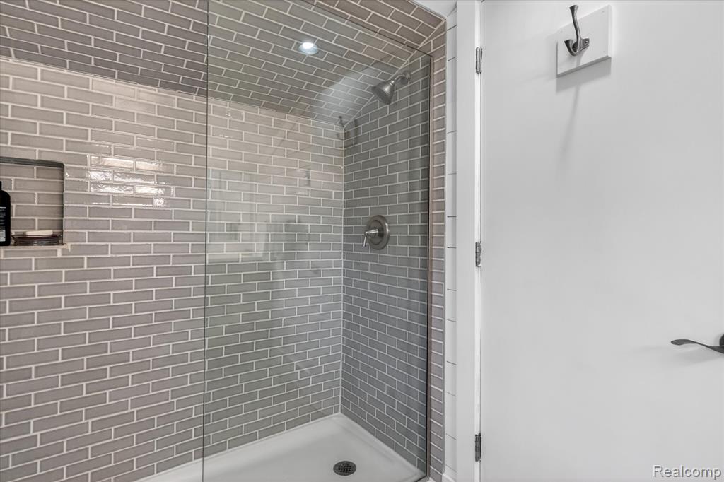 6415 Riverdale Road, Whitmore Lake, MI 48189 — Photo 31