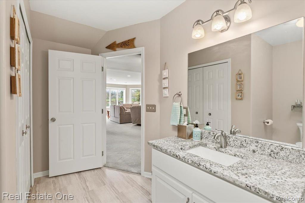 566 BAY POINTE Drive, Oxford, MI 48371 — Photo 57
