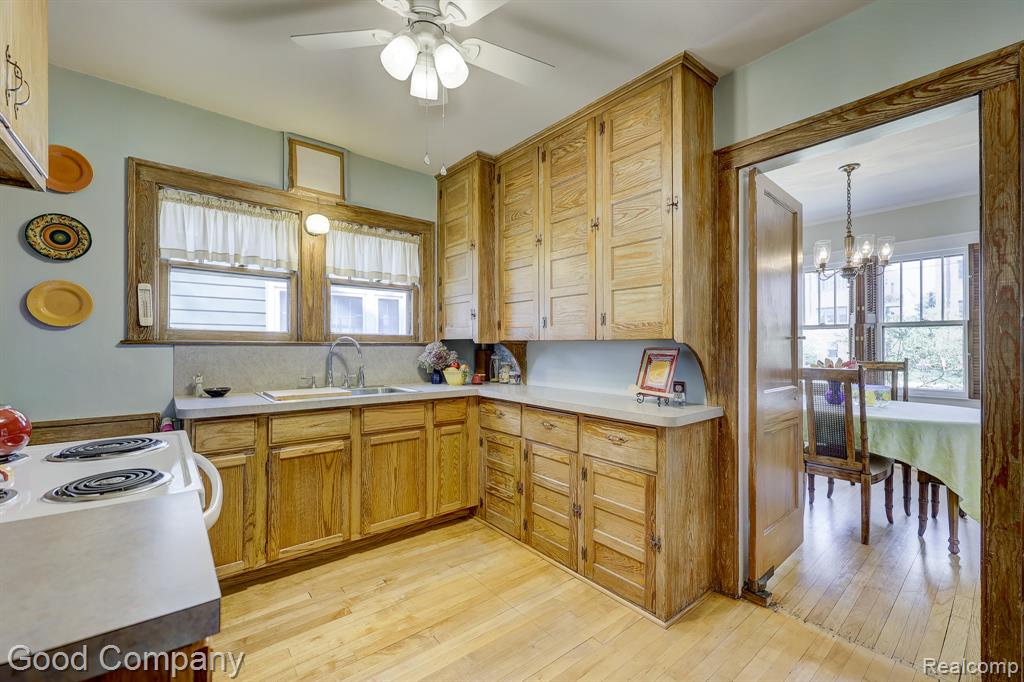923 W 11 Mile Road, Royal Oak, MI 48067 — Photo 17