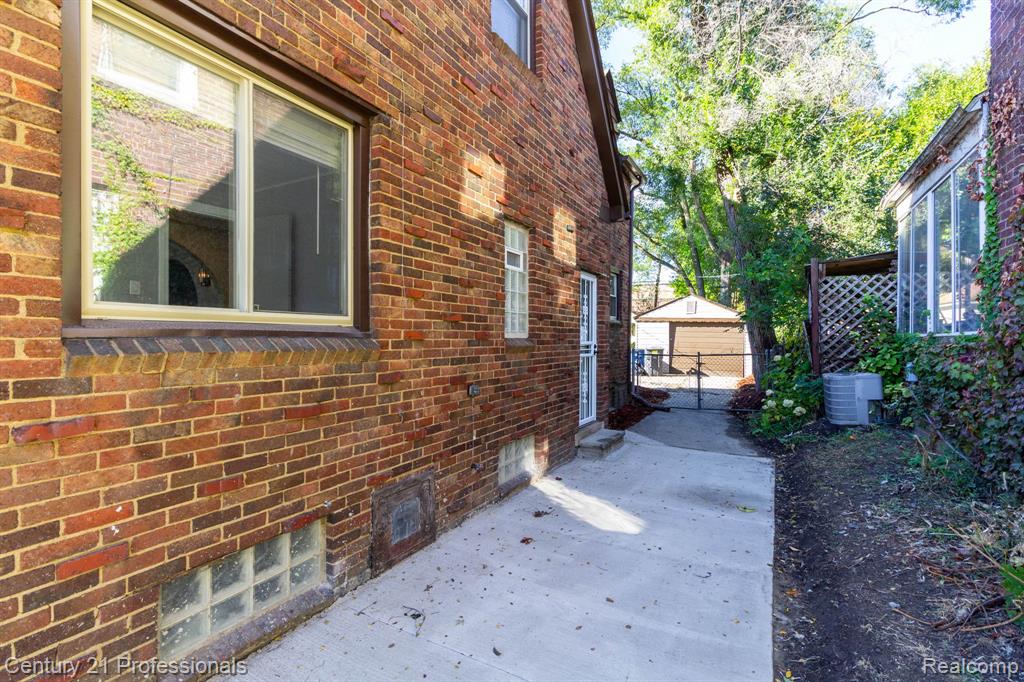 9357 Piedmont Street, Detroit, MI 48228 — Photo 36