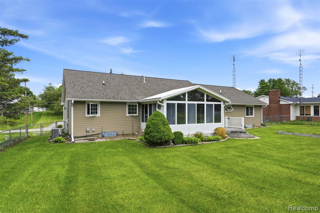 2482 Valley Lane Drive, Grand Blanc, MI 48439 — Photo 37