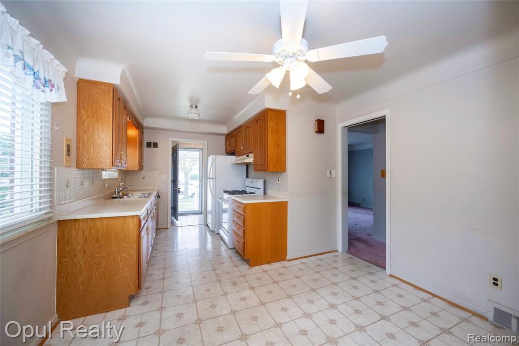 4174 Katherine Street, Dearborn Heights, MI 48125 — Photo 8