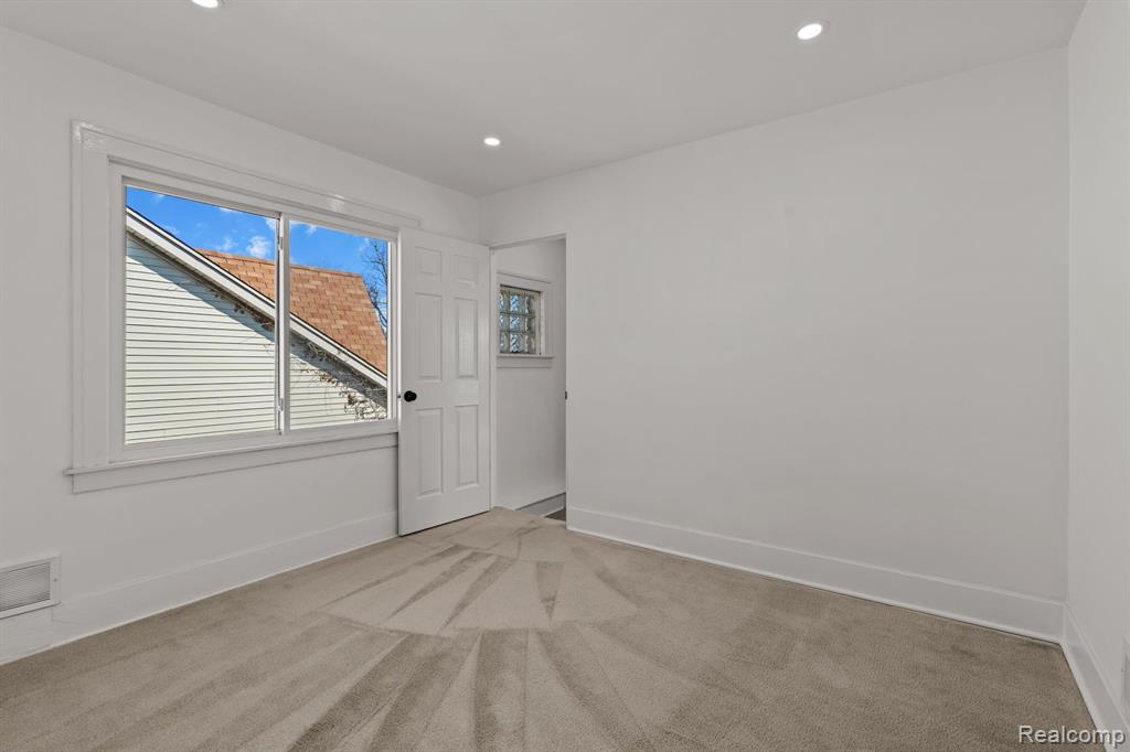 5033 GRAYTON Street, Detroit, MI 48224 — Photo 19