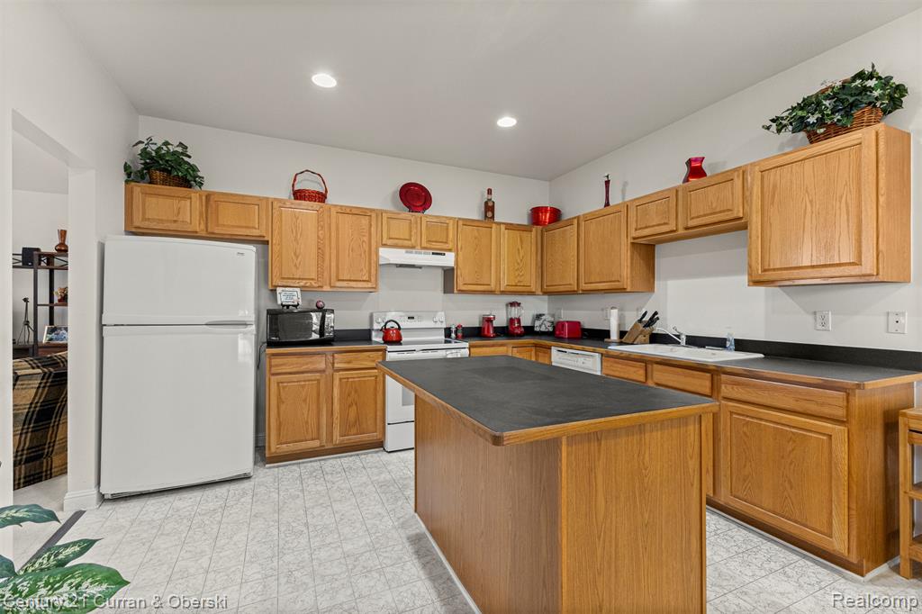 5296 S River Drive S, Commerce Twp, MI 48382 — Photo 9