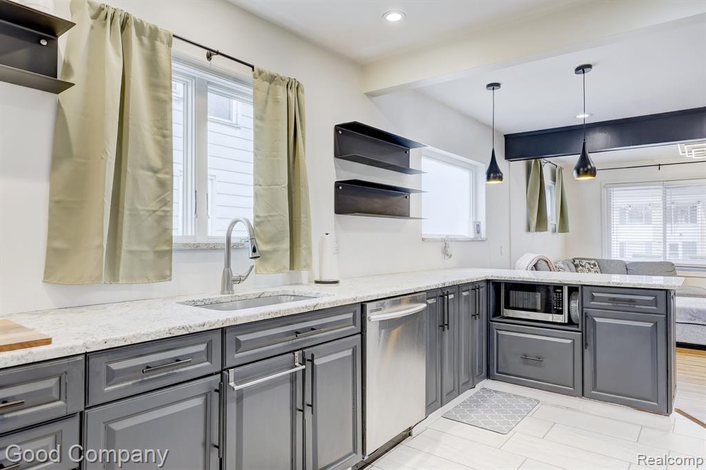 564 E Lewiston Avenue, Ferndale, MI 48220 — Photo 14