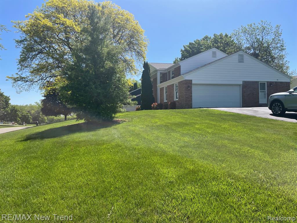 5250 Hardwoods Drive, West Bloomfield, MI 48323 — Photo 33