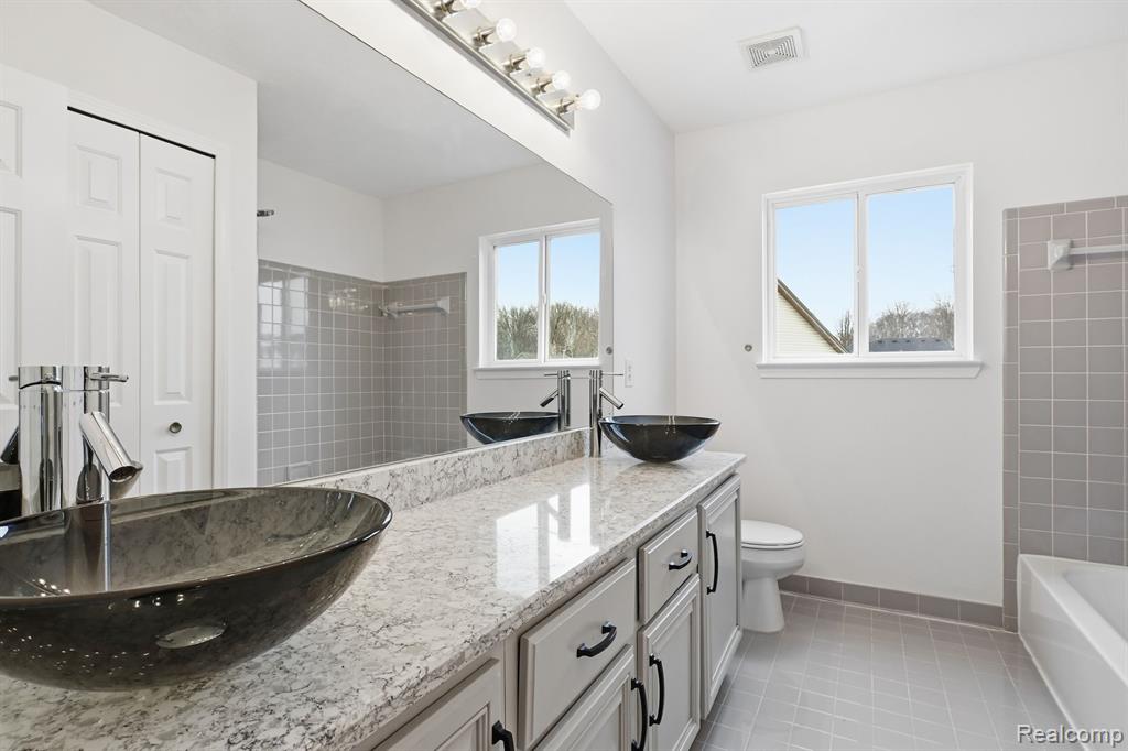 19270 Theresa Boulevard, Rockwood, MI — Photo 22