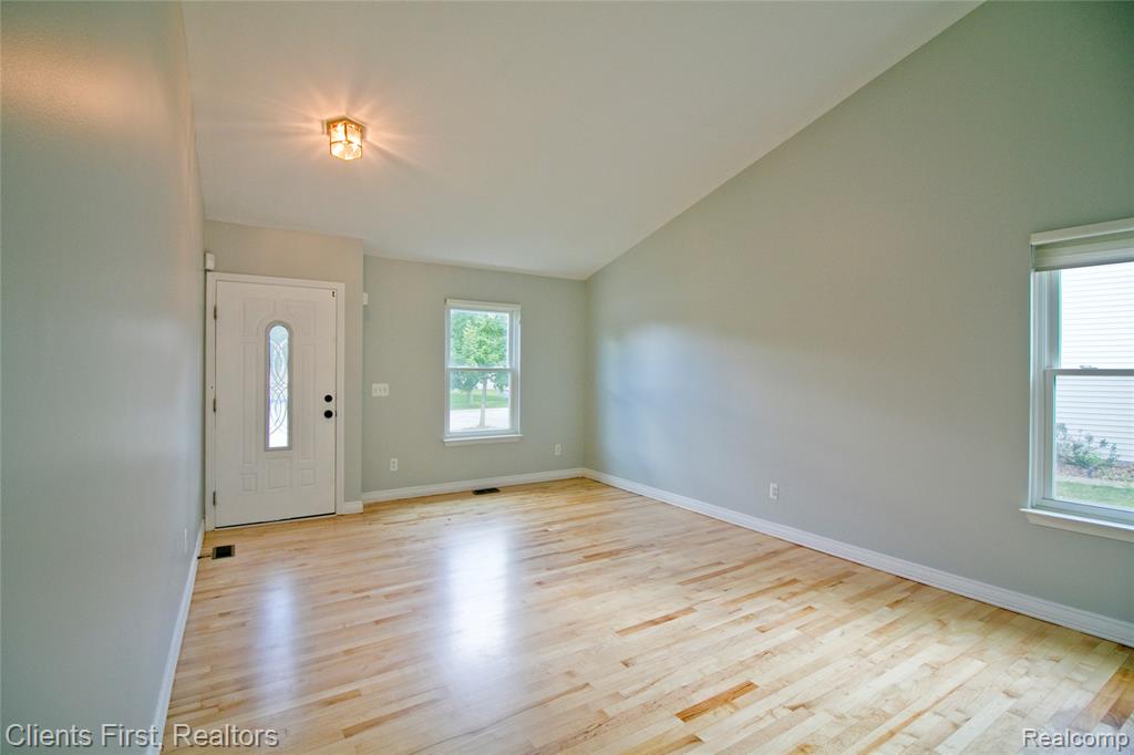 8543 Barrington Drive, Ypsilanti, MI 48198 — Photo 17