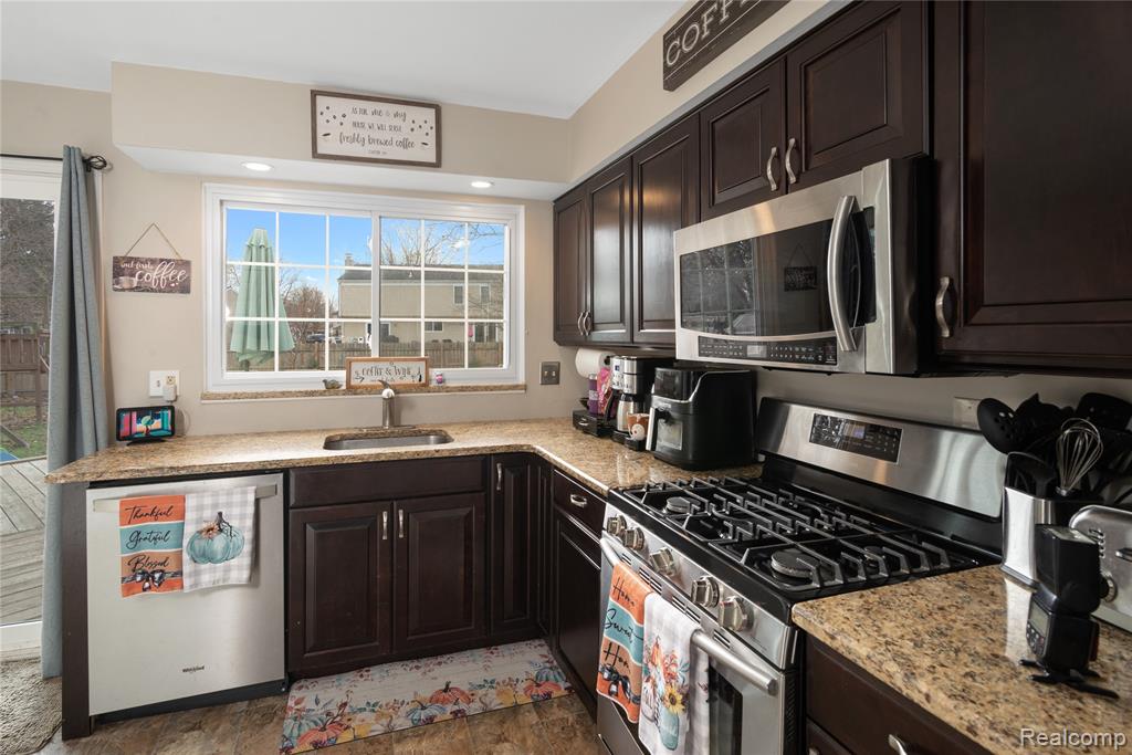 40341 Worthington Court, Canton, MI 48188 — Photo 9