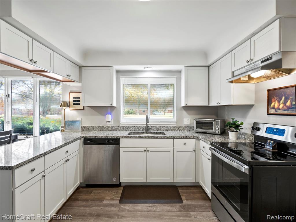 28626 SUNSET Boulevard W, Lathrup Village, MI 48076 — Photo 8