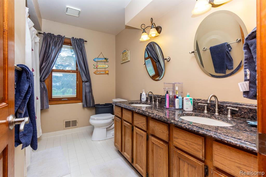 45515 EMERALD FOREST Drive, Novi, MI — Photo 41