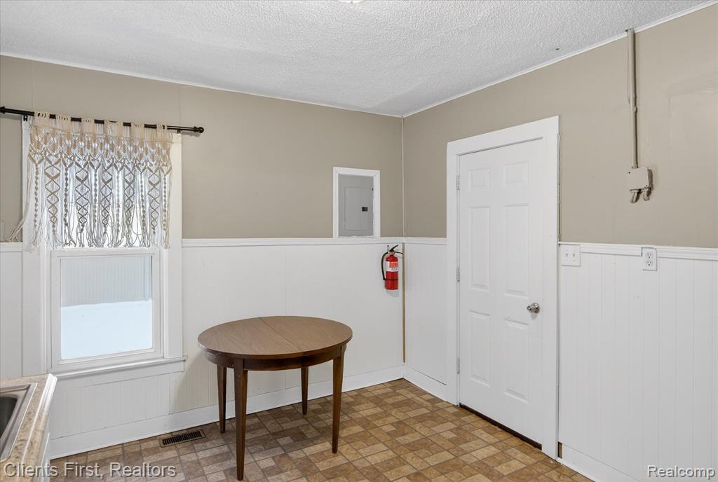 843 Orange Street, Wyandotte, MI 48192 — Photo 13