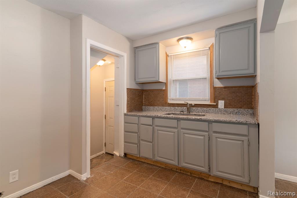 15486 FAIRMOUNT Drive, Detroit, MI 48205 — Photo 9