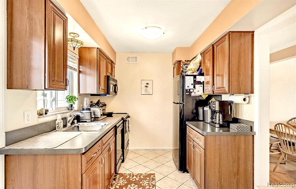 4822 Mansfield Avenue, Royal Oak, MI 48073 — Photo 5