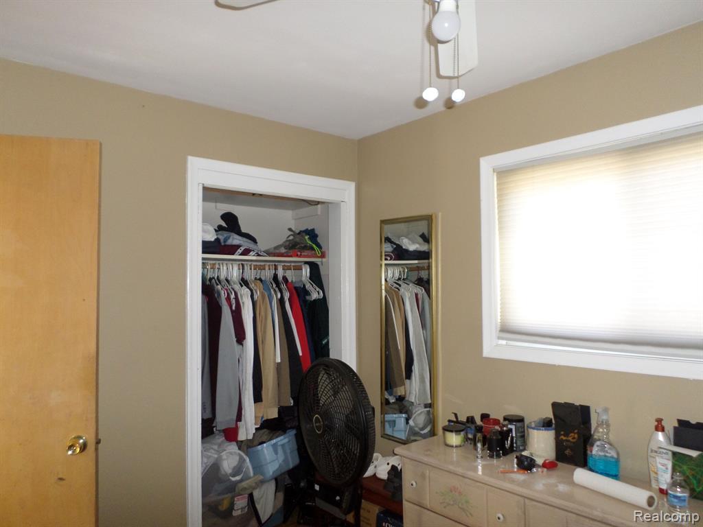 8386 N COLONIAL Street, Dearborn Heights, MI 48127 — Photo 16