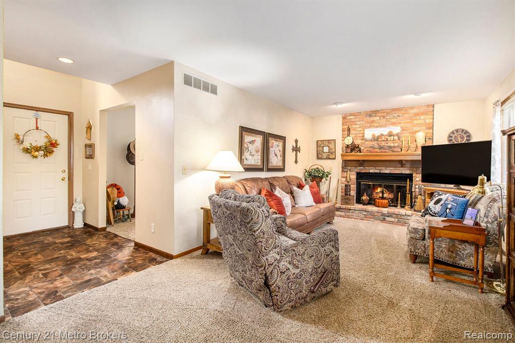 5376 OLDE SHAWBORO Road, Grand Blanc, MI 48439 — Photo 9