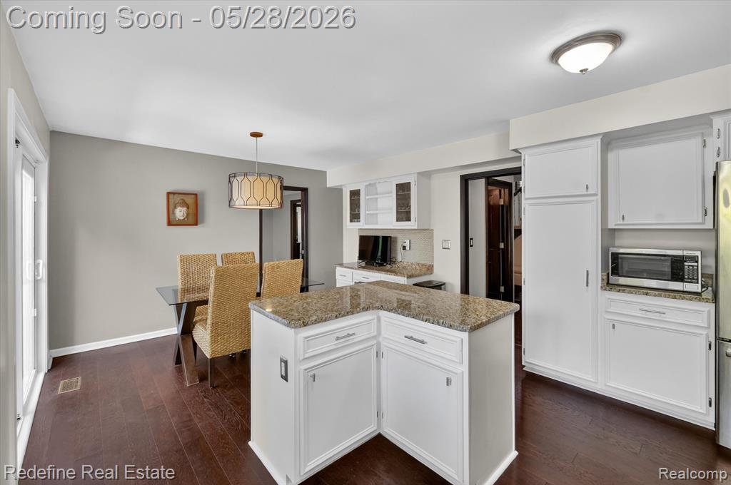 4296 Barcroft Way, West Bloomfield, MI 48323 — Photo 17