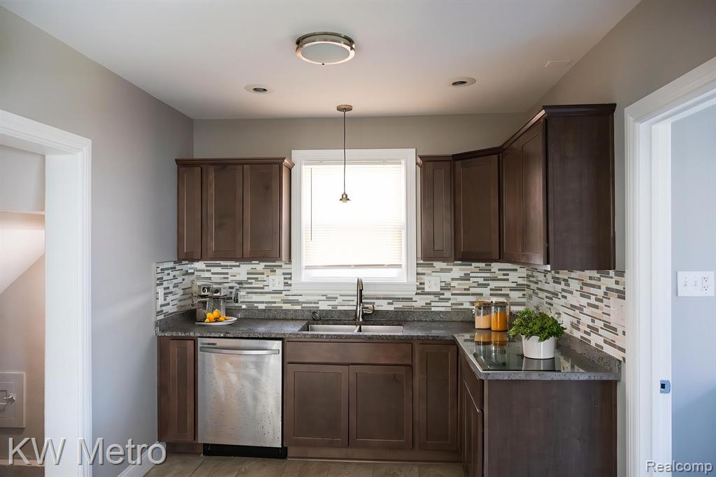 17344 GREENLAWN Street, Detroit, MI 48221 — Photo 5