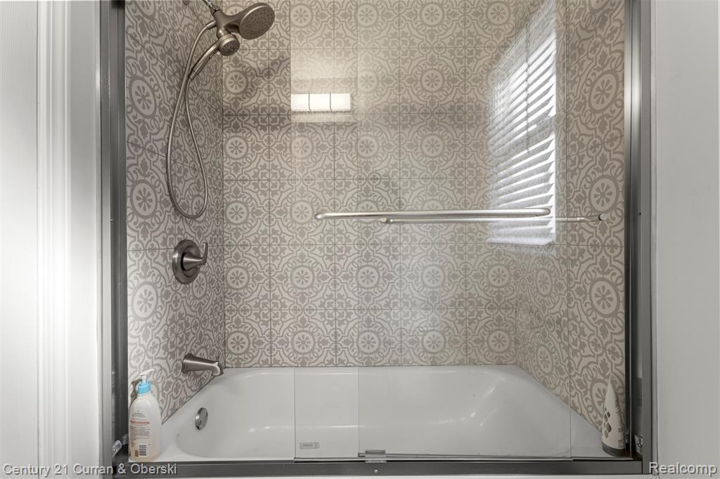 431 S SILVERY Lane, Dearborn, MI 48124 — Photo 17