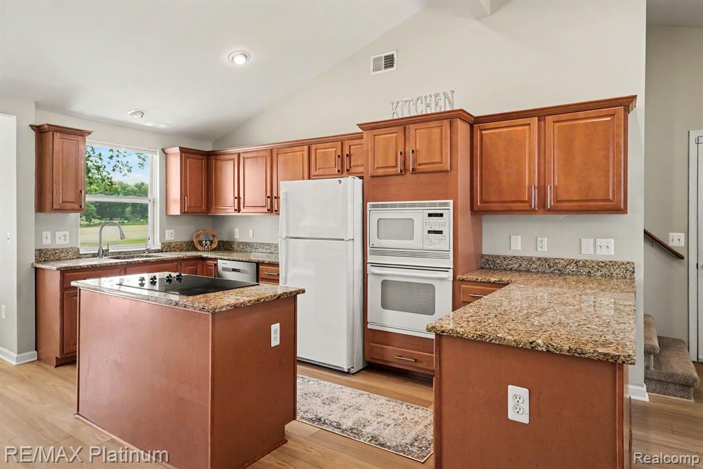 11624 ISLAND COURT, Hartland, MI 48353 — Photo 4