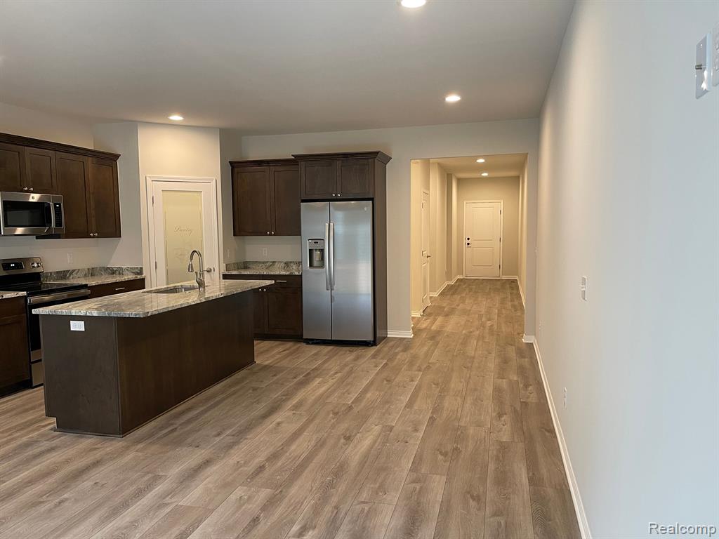 4156 SECLUDED PINES DR, Sterling Heights, MI 48314 — Photo 15