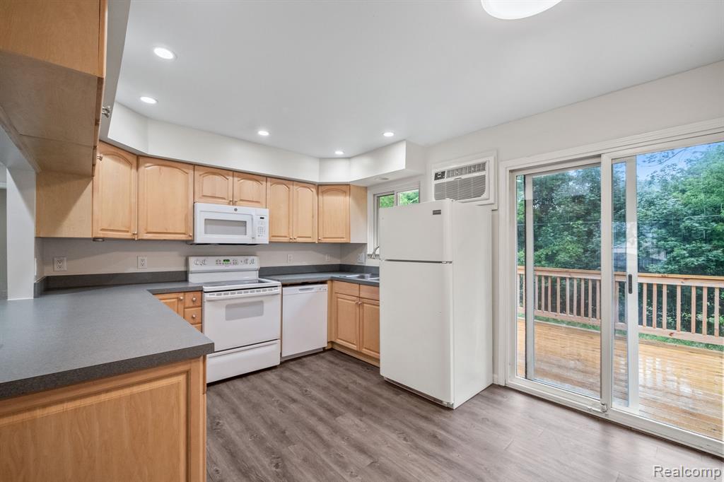 96 Village Court, Ortonville, MI 48462 — Photo 8