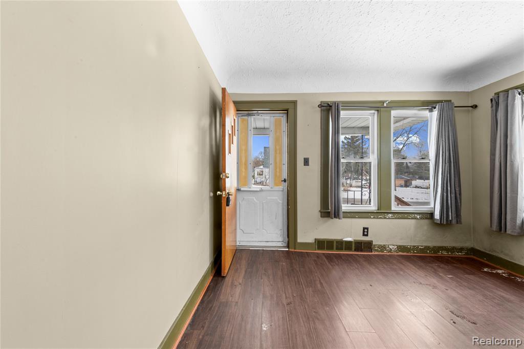4841 Kempf Street, Waterford, MI 48329 — Photo 4
