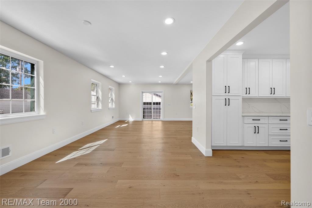 933 N Highland Street, Dearborn, MI 48128 — Photo 22