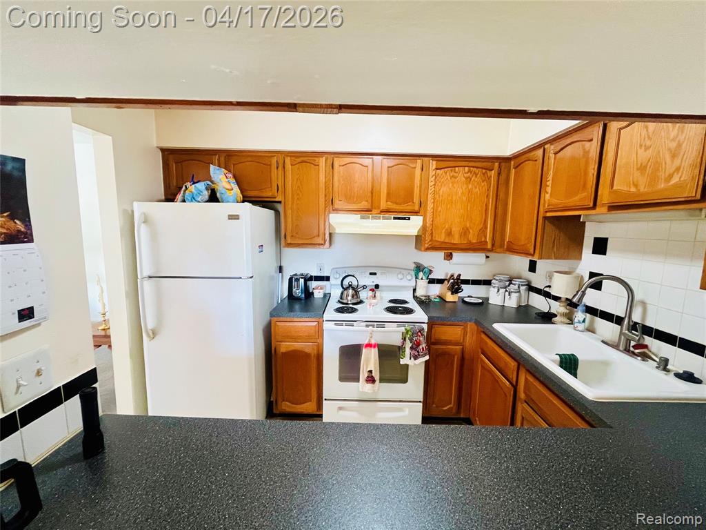 920 Saybrook, 19, Waterford, MI 48327 — Photo 2