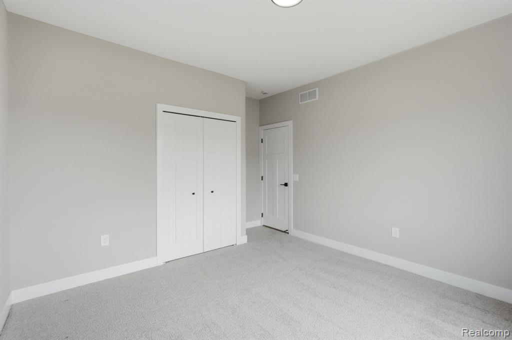 50976 Remar Farms Dr, Macomb, MI 48042 — Photo 9