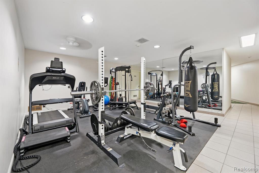 43050 12 Oaks Crescent Drive, 2066, Novi, MI 48377 — Photo 29
