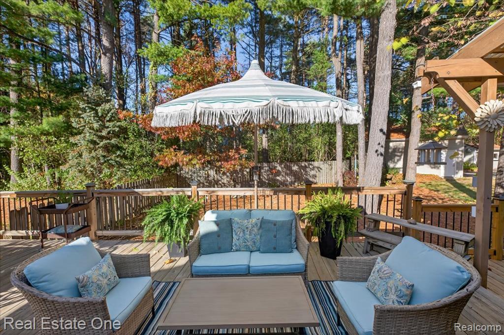 693 Knibbe Road, Lake Orion, MI 48362 — Photo 9