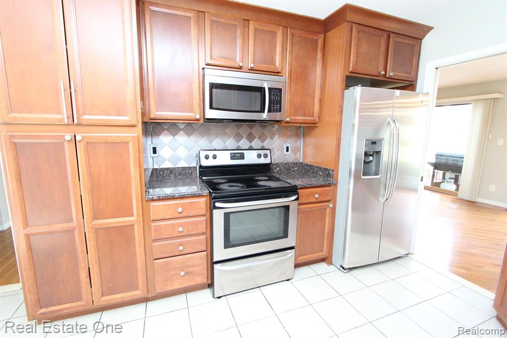 7404 PEBBLE POINT, West Bloomfield, MI — Photo 8