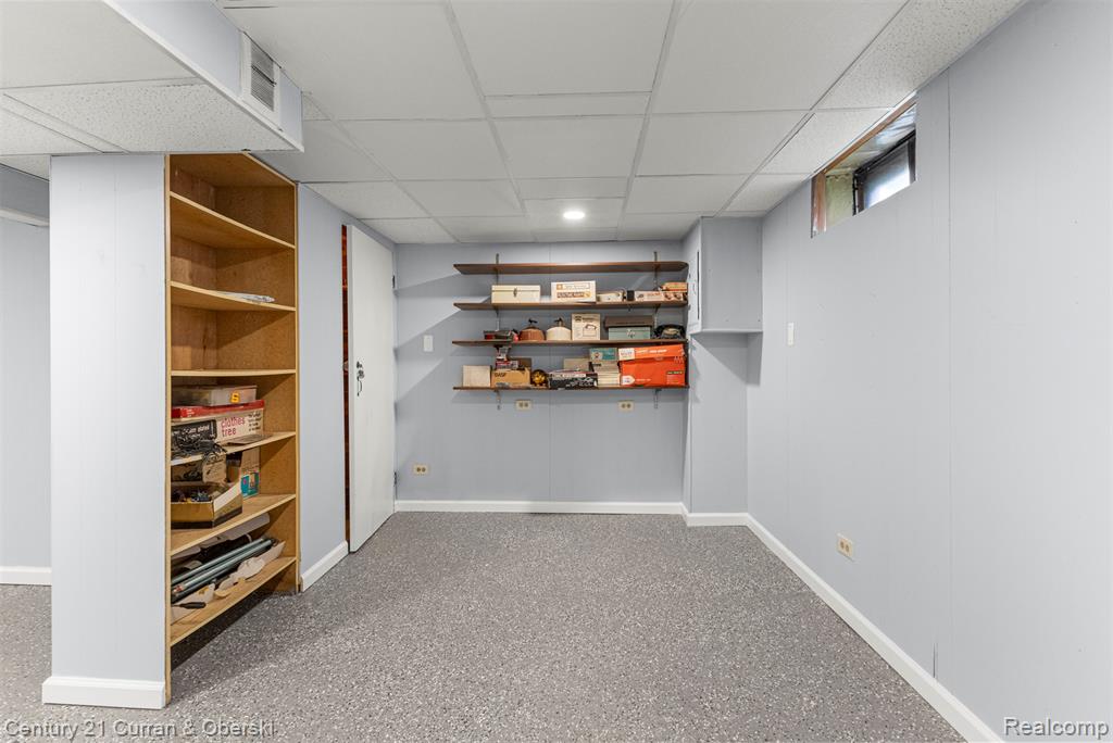 8276 Riverview Street, Dearborn Heights, MI 48127 — Photo 28