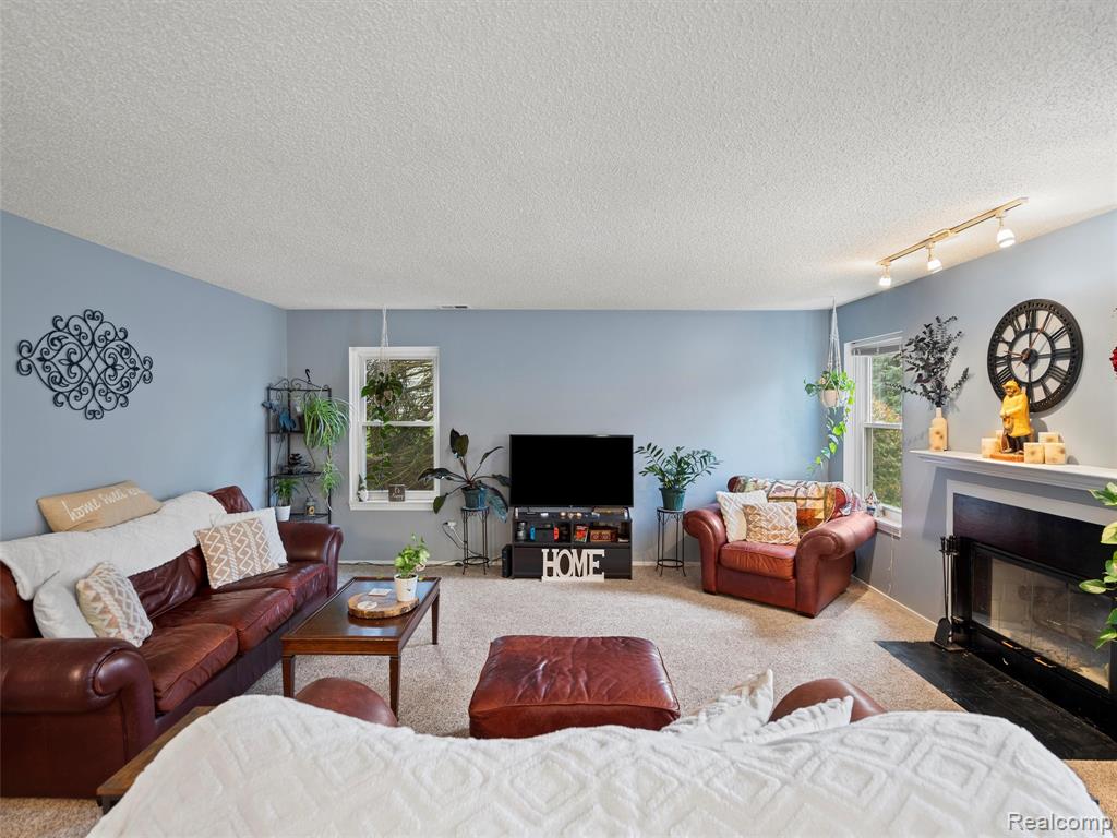 4970 Oak Hill Drive, Waterford, MI 48329 — Photo 11