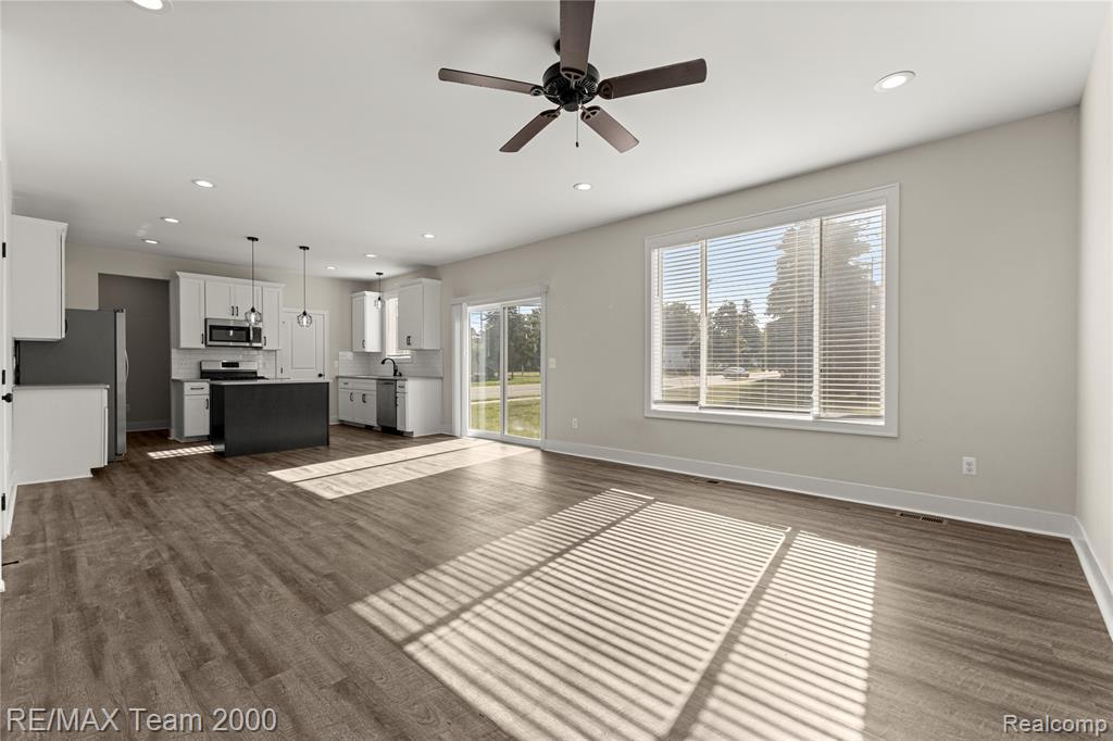 215 Clinton Street, Romeo, MI 48065 — Photo 3